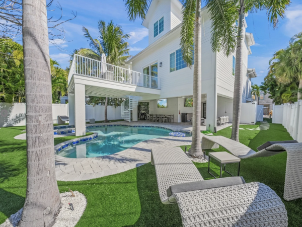 Anna Maria Luxury Vacation Home 5 houses to beach