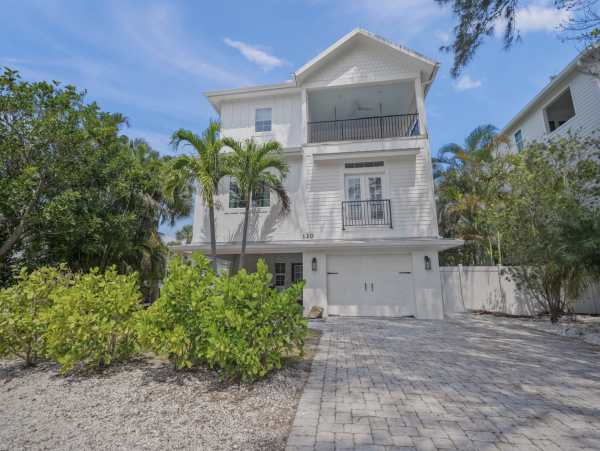Anna Maria Luxury Vacation Home 5 houses to beach