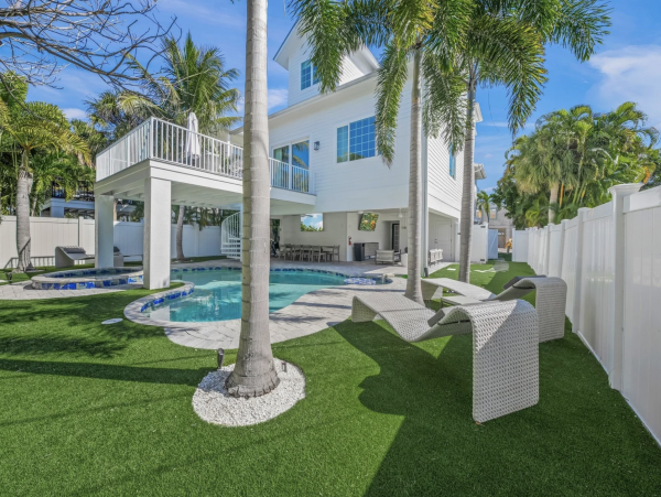 Anna Maria Luxury Vacation Home 5 houses to beach