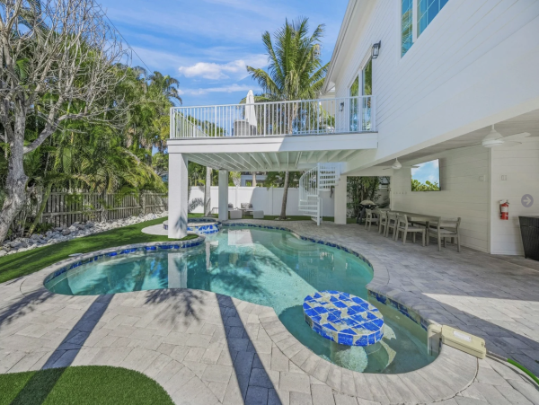 Anna Maria Luxury Vacation Home 5 houses to beach
