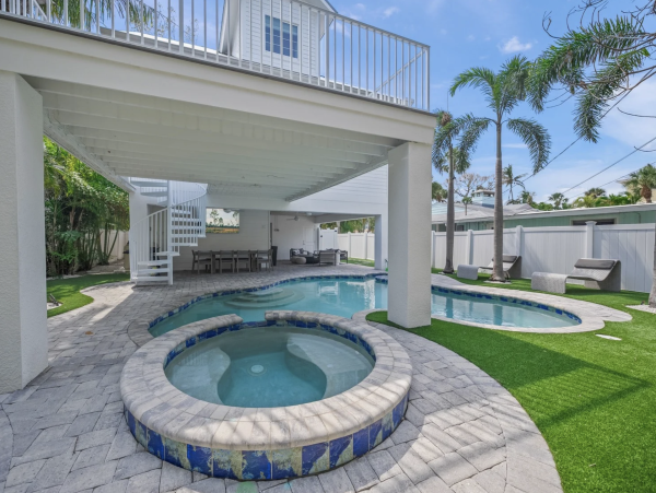 Anna Maria Luxury Vacation Home 5 houses to beach