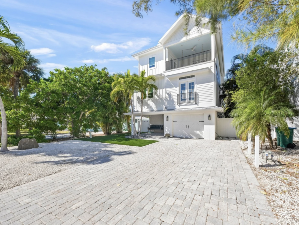 Anna Maria Luxury Vacation Home 5 houses to beach