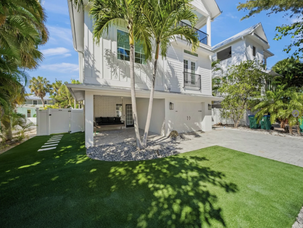 Anna Maria Luxury Vacation Home 5 houses to beach