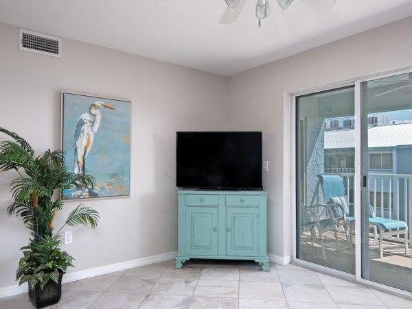 Beautiful Beachside Condo with Shared Pool in Holmes Beach