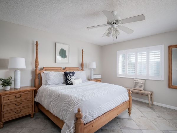 Beautiful Beachside Condo with Shared Pool in Holmes Beach