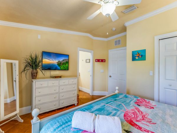 Anna Maria Beach Charm Rental Steps to the Beach
