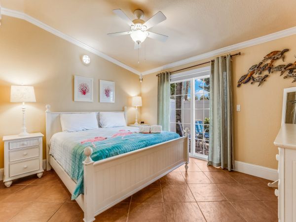 Anna Maria Beach Charm Rental Steps to the Beach