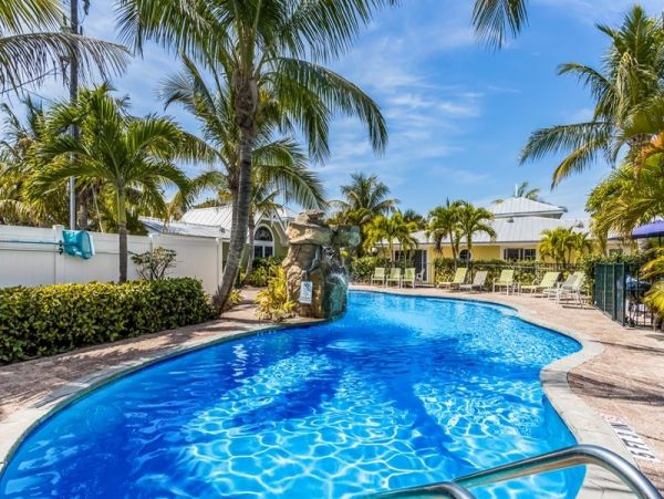 Anna Maria Beach Charm Rental Steps to the Beach