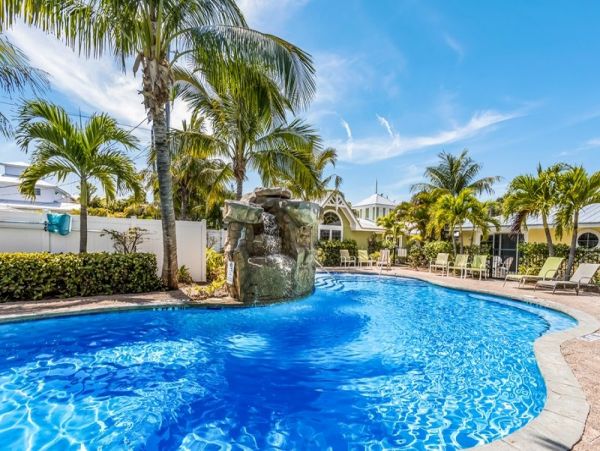 Anna Maria Beach Charm Rental Steps to the Beach
