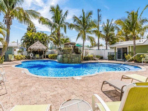 Anna Maria Beach Charm Rental Steps to the Beach