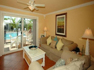 Holmes Beach Cottage Style Residence One Block to Beach