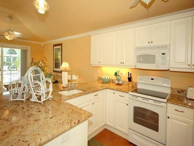 Holmes Beach Cottage Style Residence One Block to Beach