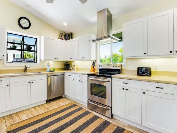 Anna Maria 3 Bedroom Vacation Rental with Pool Peeks of Gulf