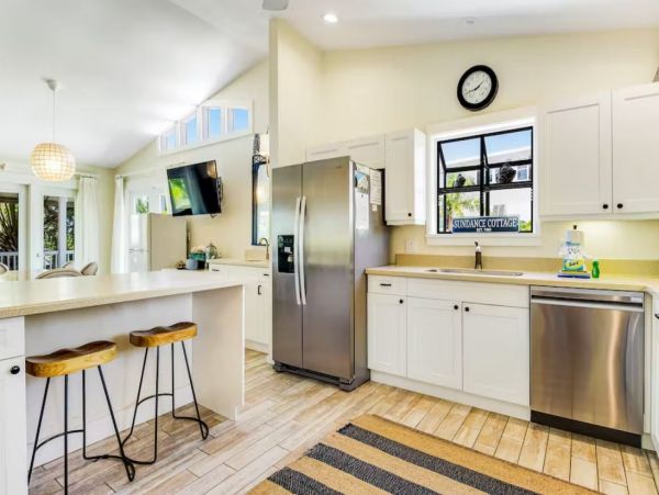 Anna Maria 3 Bedroom Vacation Rental with Pool Peeks of Gulf