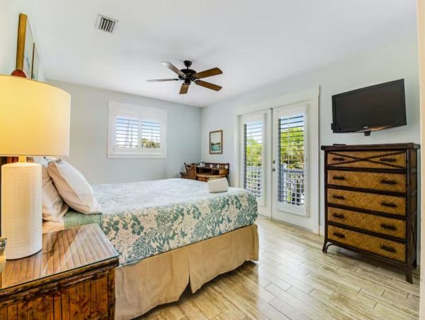 Anna Maria 3 Bedroom Vacation Rental with Pool Peeks of Gulf