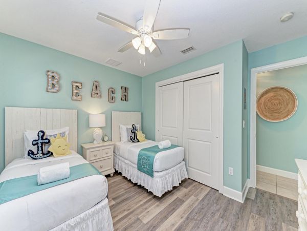 Three Bedroom Holmes Beach Townhome Close To The Beach
