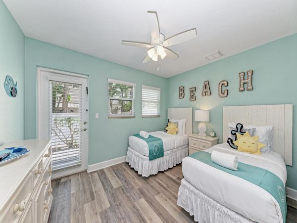 Three Bedroom Holmes Beach Townhome Close To The Beach