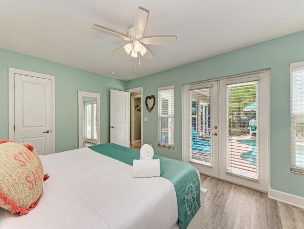 Three Bedroom Holmes Beach Townhome Close To The Beach