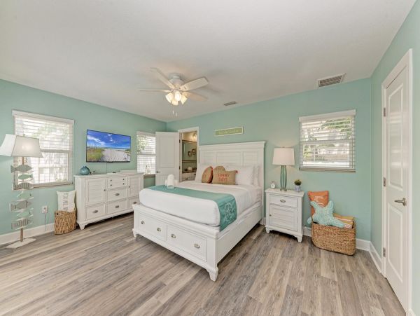 Three Bedroom Holmes Beach Townhome Close To The Beach
