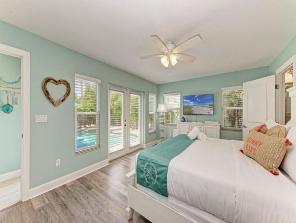 Three Bedroom Holmes Beach Townhome Close To The Beach