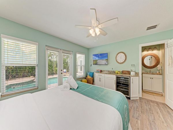 Three Bedroom Holmes Beach Townhome Close To The Beach