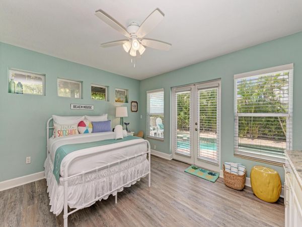 Three Bedroom Holmes Beach Townhome Close To The Beach