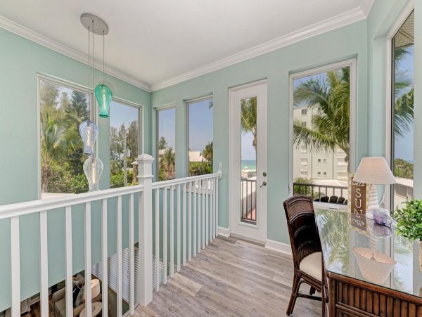 Three Bedroom Holmes Beach Townhome Close To The Beach