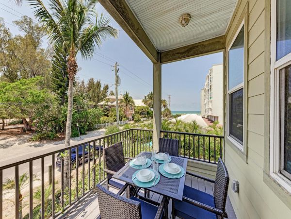 Three Bedroom Holmes Beach Townhome Close To The Beach