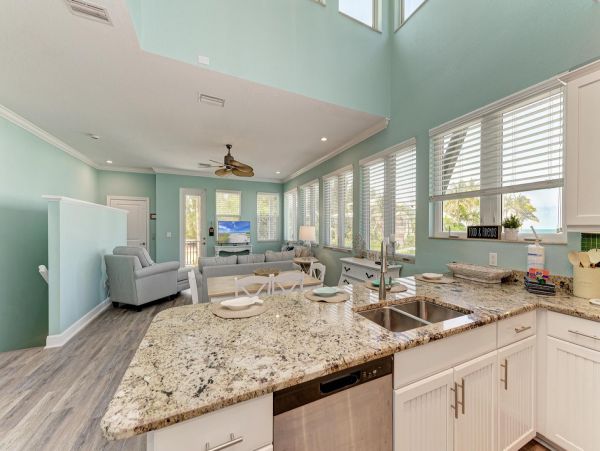 Three Bedroom Holmes Beach Townhome Close To The Beach