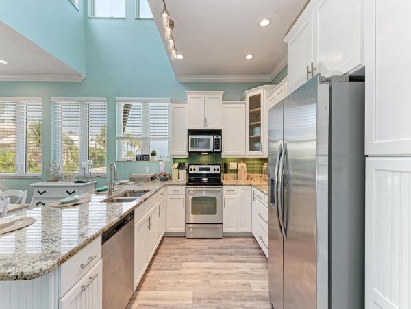 Three Bedroom Holmes Beach Townhome Close To The Beach