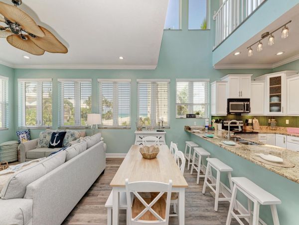Three Bedroom Holmes Beach Townhome Close To The Beach