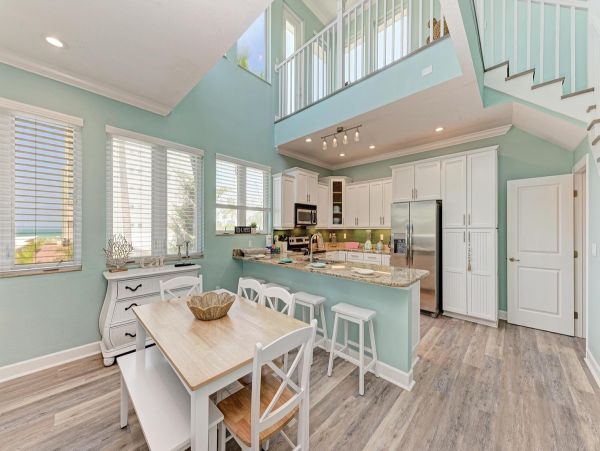 Three Bedroom Holmes Beach Townhome Close To The Beach