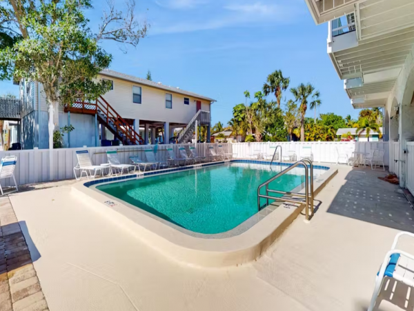 Holmes Beach 2 Bedroom Vacation Condo for Rent