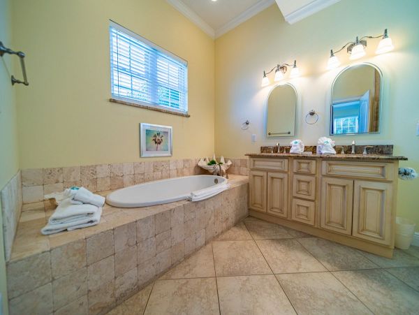 Holmes Beach Vacation Rental Home West of Gulf Drive