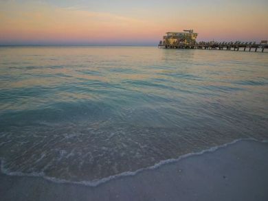 Holmes Beach 3 Bedroom Vacation Rental Sleeps 5