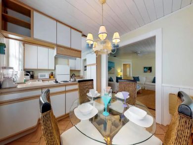 Holmes Beach 3 Bedroom Vacation Rental Sleeps 5
