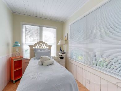 Holmes Beach 3 Bedroom Vacation Rental Sleeps 5