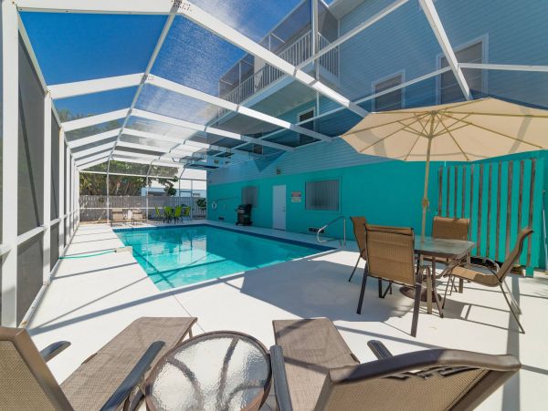 Holmes Beach Duplex with Shared Pool 3 Blocks to Beach