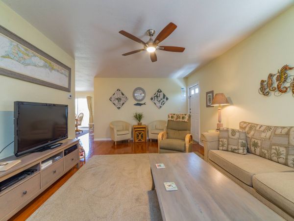 Holmes Beach Duplex with Shared Pool 3 Blocks to Beach