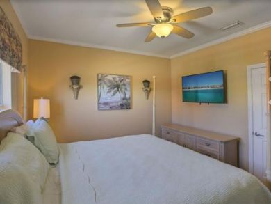 Destin Vacation Condo Sleeps Eight Guests.