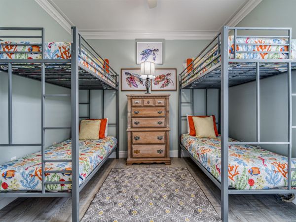 Destin 4 Bedroom Home Sleeps 14 with Community Pool
