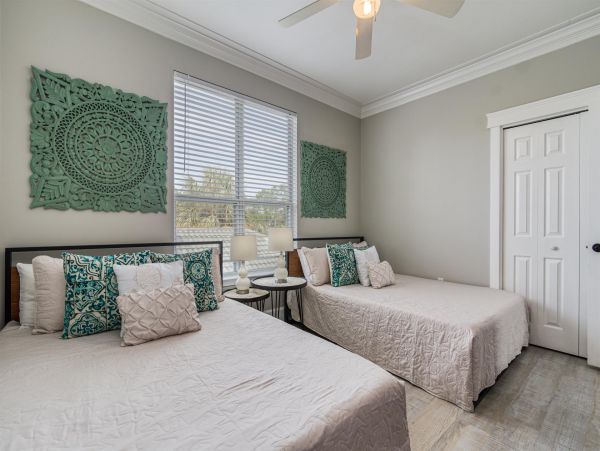 Destin 4 Bedroom Home Sleeps 14 with Community Pool