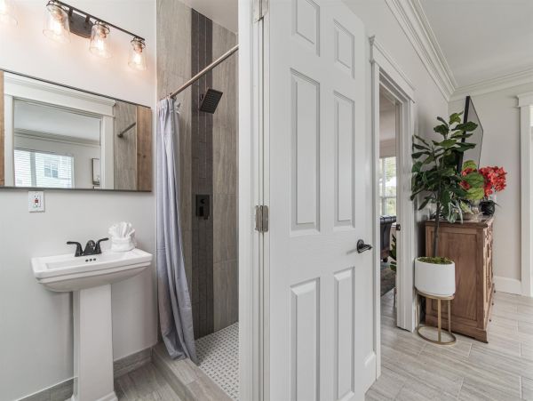 Destin 4 Bedroom Home Sleeps 14 with Community Pool