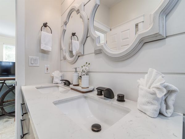 Destin 4 Bedroom Home Sleeps 14 with Community Pool