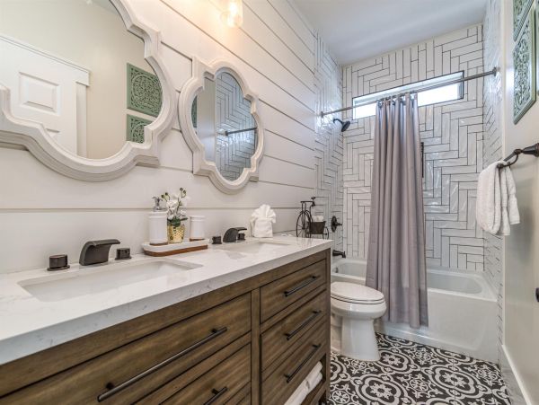 Destin 4 Bedroom Home Sleeps 14 with Community Pool