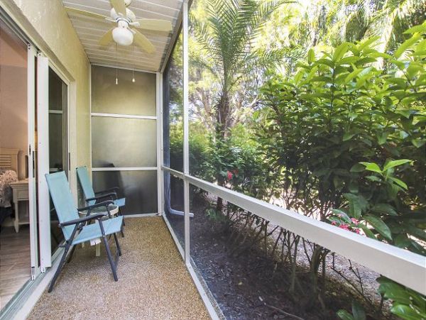 Sanibel Two Bedroom Beach Condo Sleeps Six Communal Pool