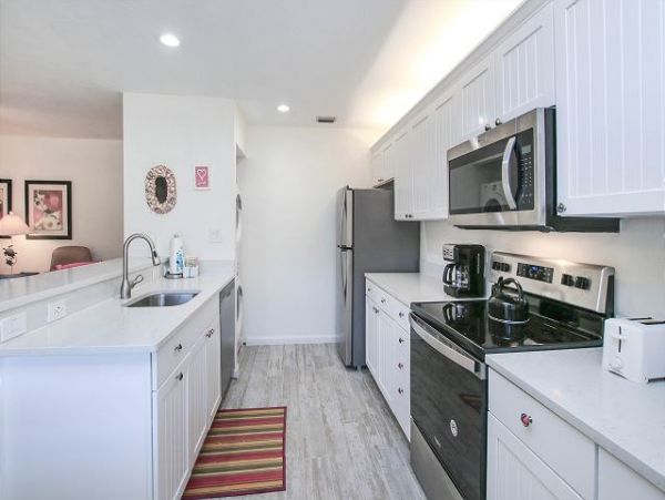 Sanibel Two Bedroom Beach Condo Sleeps Six Communal Pool