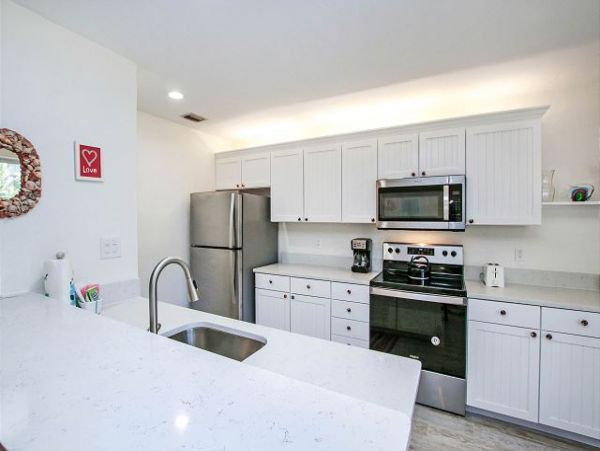 Sanibel Two Bedroom Beach Condo Sleeps Six Communal Pool
