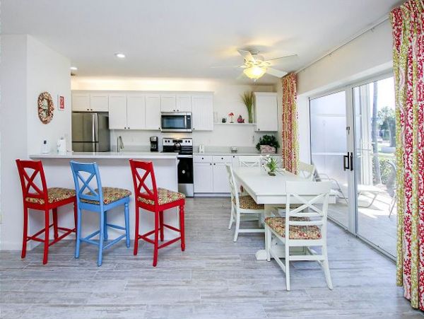 Sanibel Two Bedroom Beach Condo Sleeps Six Communal Pool