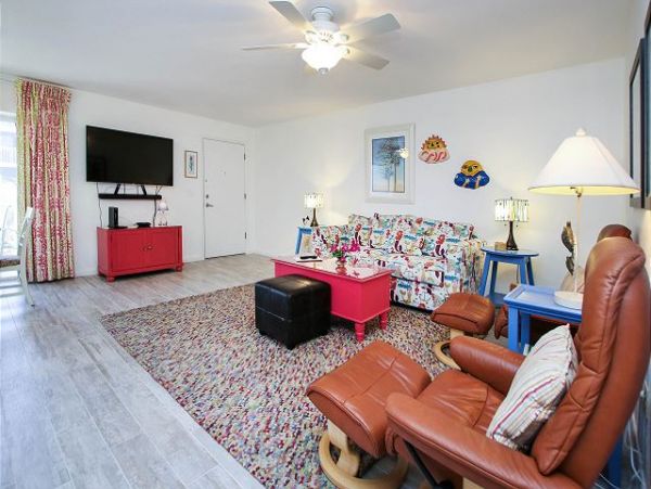 Sanibel Two Bedroom Beach Condo Sleeps Six Communal Pool